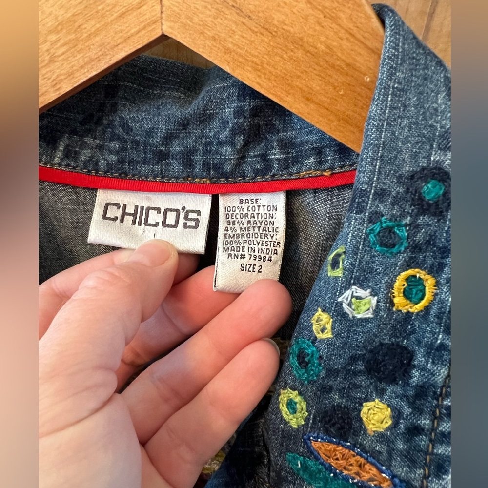 Chico’s size 2 sleeveless vest style embroidered denim top - Picture 7 of 9